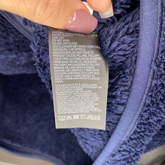 Uniqlo fuzzy sweater - Picture 4 of 4